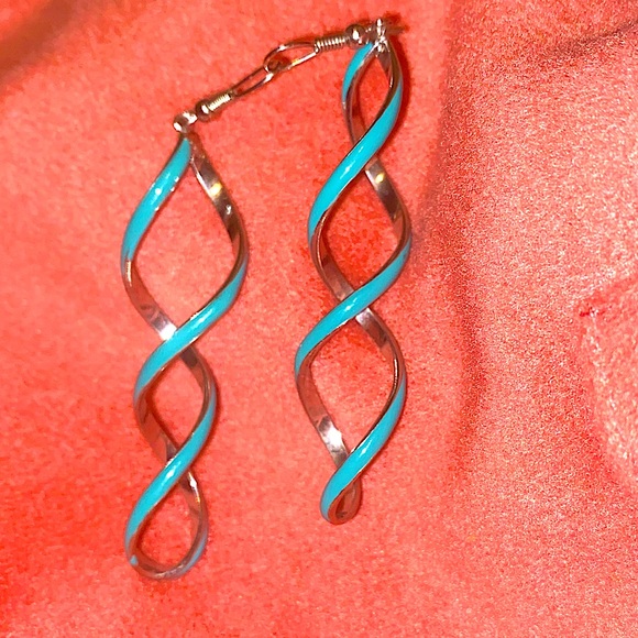 Beautiful spiral dangle blue on silver drop earrings - Picture 1 of 4